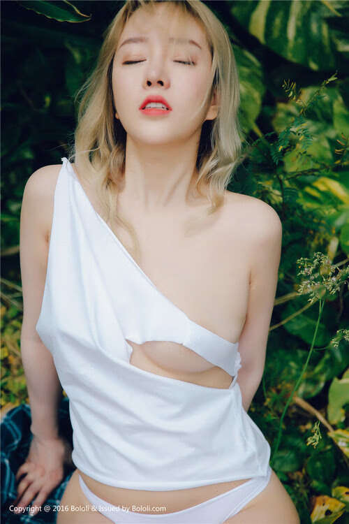 爱游戏中国官方网站平台-丁俊晖与师弟合练指导技术细节调整，丁俊晖!